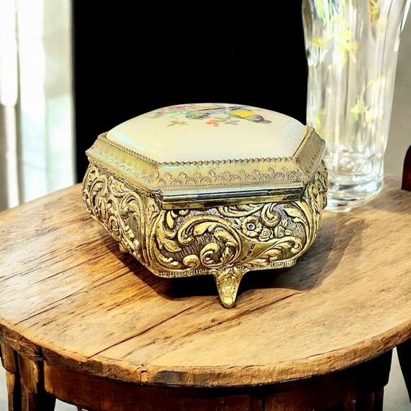 Vintage Sankyo Japan Gold Tone Hexagonal Trinket Music Box - Picture 4 of 11